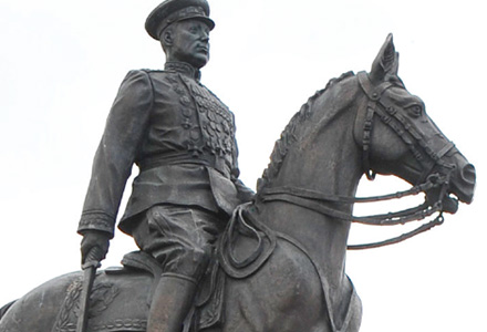 В Волгограде установили памятник Константину Рокоссовскому