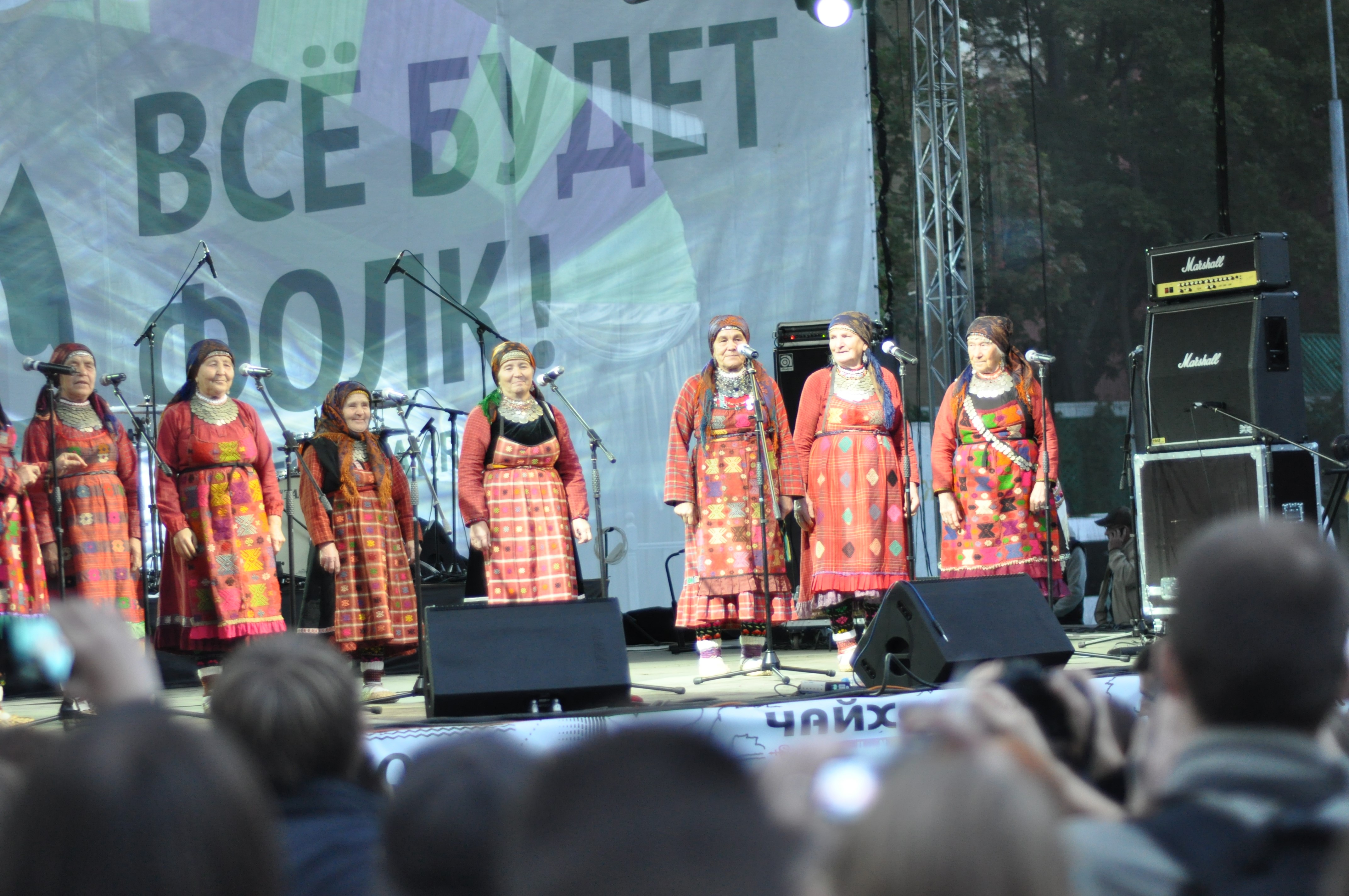 С песней от сохи! «Бурановские бабушки» в огороде устают больше, чем на сцене С песней от сохи! «Бурановские бабушки» в огороде устают больше, чем на сцене